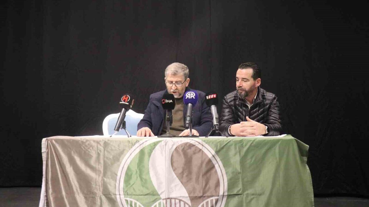 Sakaryaspor'da olağanüstü kongre çoğunluk sağlanamayınca 28 Aralık'a ertelendi