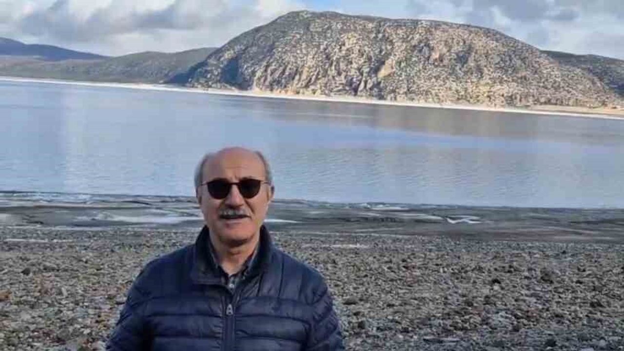 Salda Gölü'nde su kaybı: Prof. Dr. Mustafa Sarı'ya göre kuraklık ve kötü su yönetimi etkili