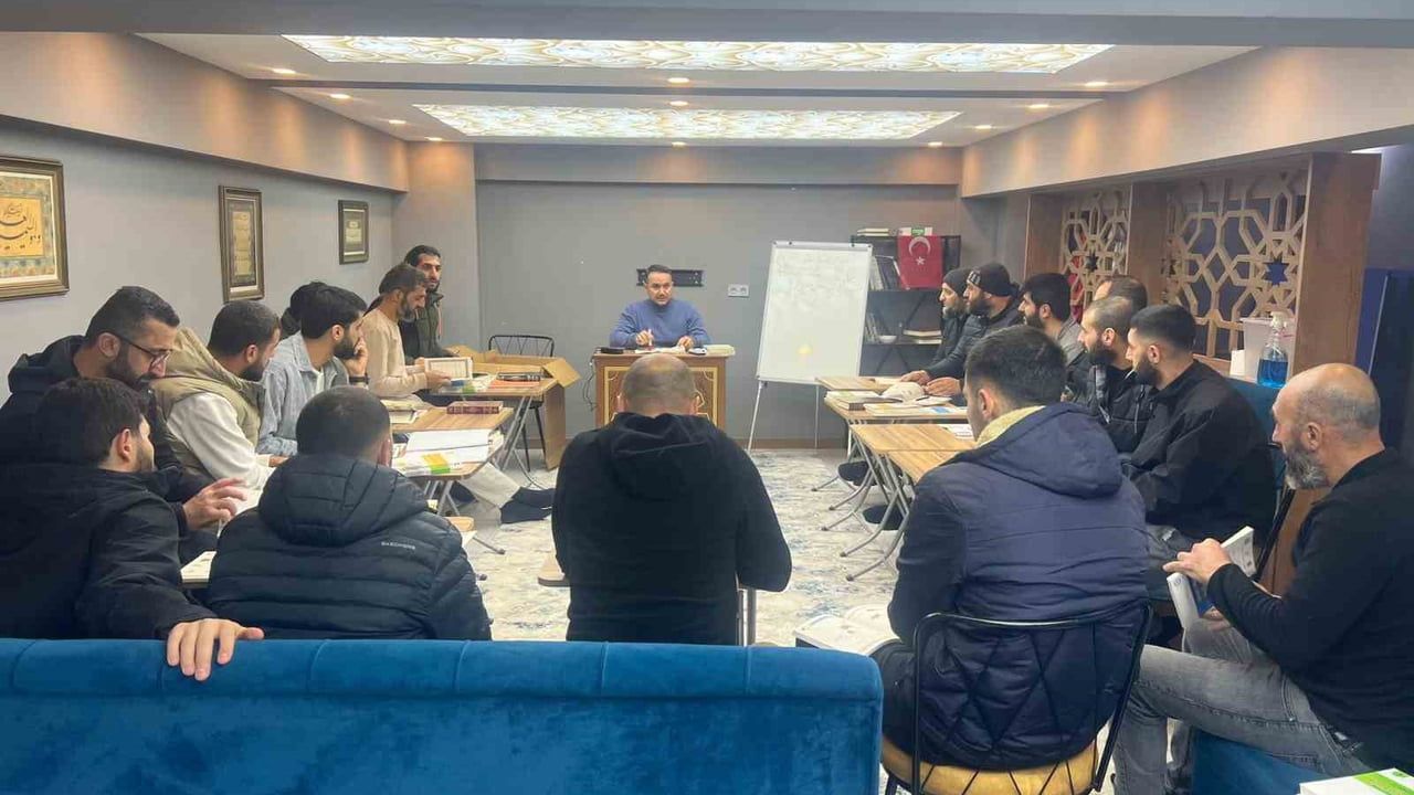 Salihli'de gençlerin Arapça ilgisi kursa dönüştü