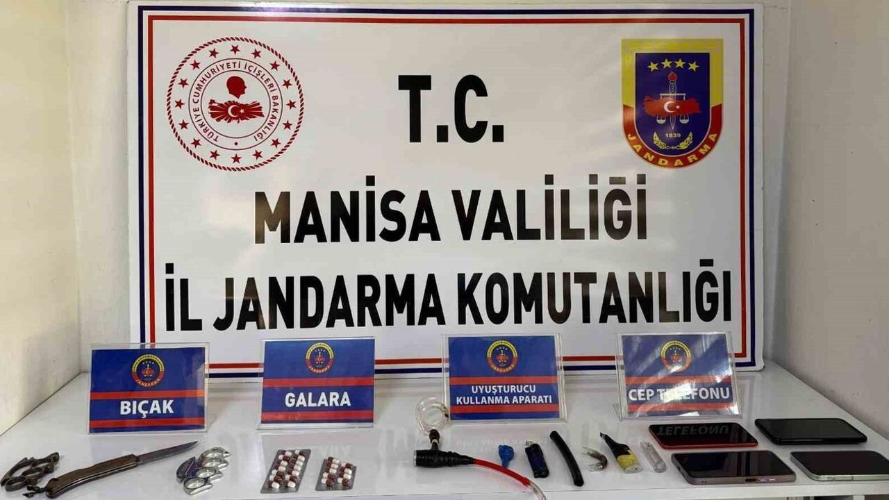 Salihli'de ikamette uyuşturucu operasyonu: Hap ve suç aletleri ele geçirildi