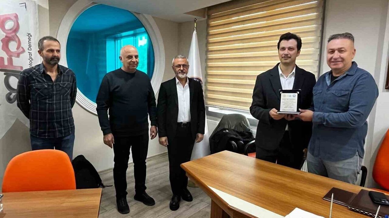 Salihli'de SALFOD tarafından Manisa Celal Bayar Üniversitesi öğrencilerine mobil fotoğraf eğitimi