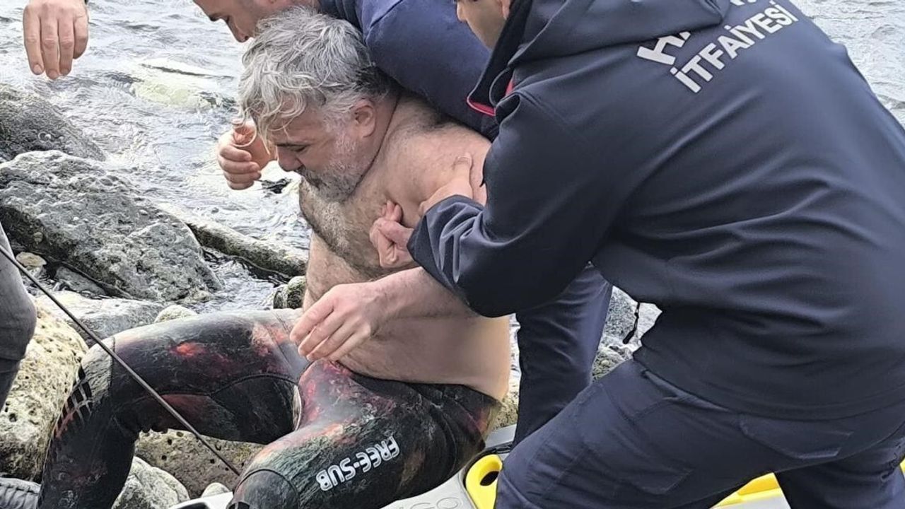 Samandağ'da zıpkın kazası: Bacağına saplanan kişi zıpkınla hastaneye kaldırıldı