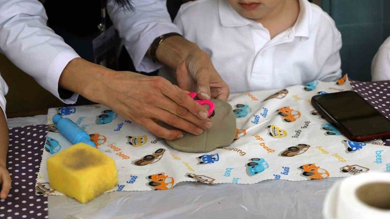 SAMEK atölyeleri: Minikler seramikle, gençler tezhiple tanıştı