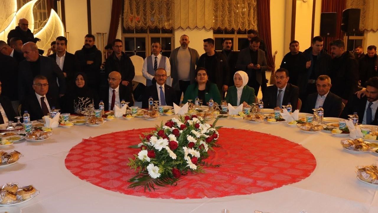 Sami Er, kızı Berra Nur Er ile Edip Geçit'in nikahını kıydı