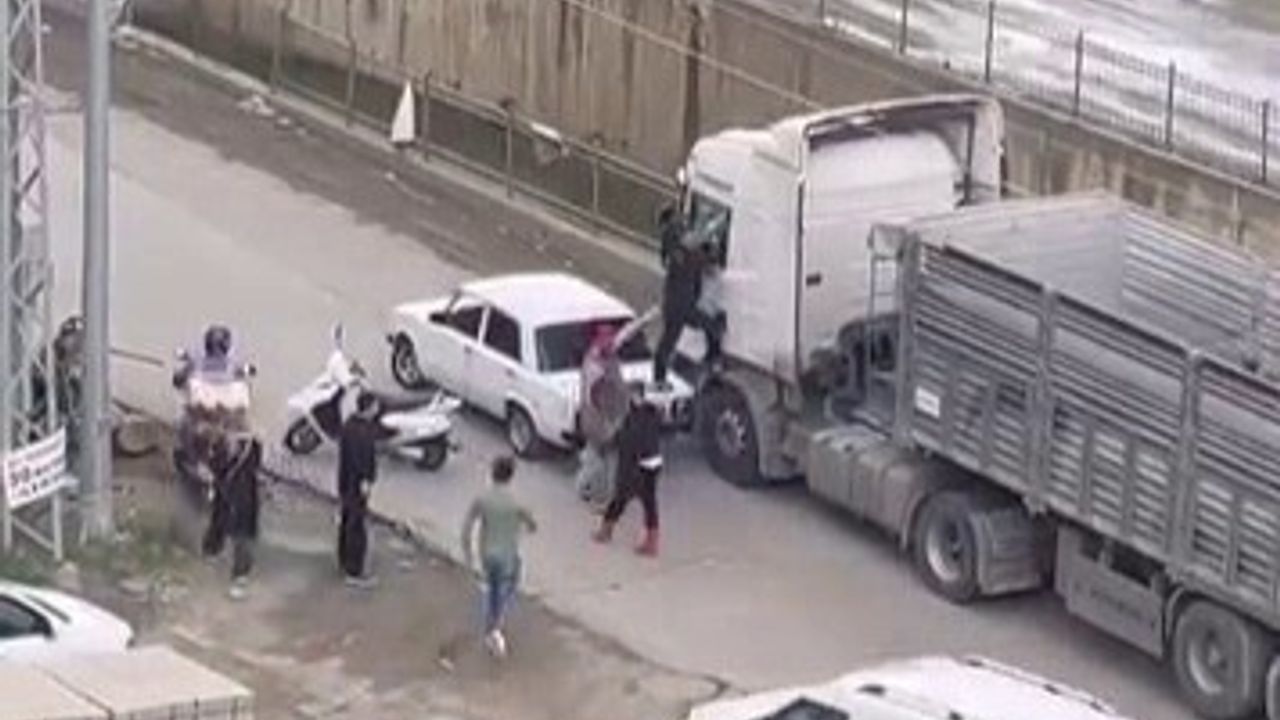 Samsun Atakum'da tır şoförüne sopalı saldırı, vatandaş müdahalesiyle olay kontrol altına alındı