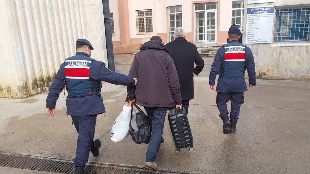 Samsun Bafra'da kasten yaralama suçundan hüküm giymiş baba ve oğlu yakalandı