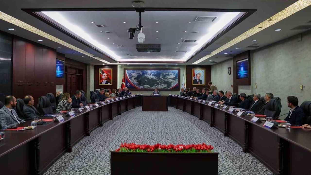 Samsun'da Bağımlılıkla Mücadele Kurulu OMÜ ev sahipliğinde toplandı — Vali Tavlı: "Bağımlılık yerine bağımsızlık diyoruz"