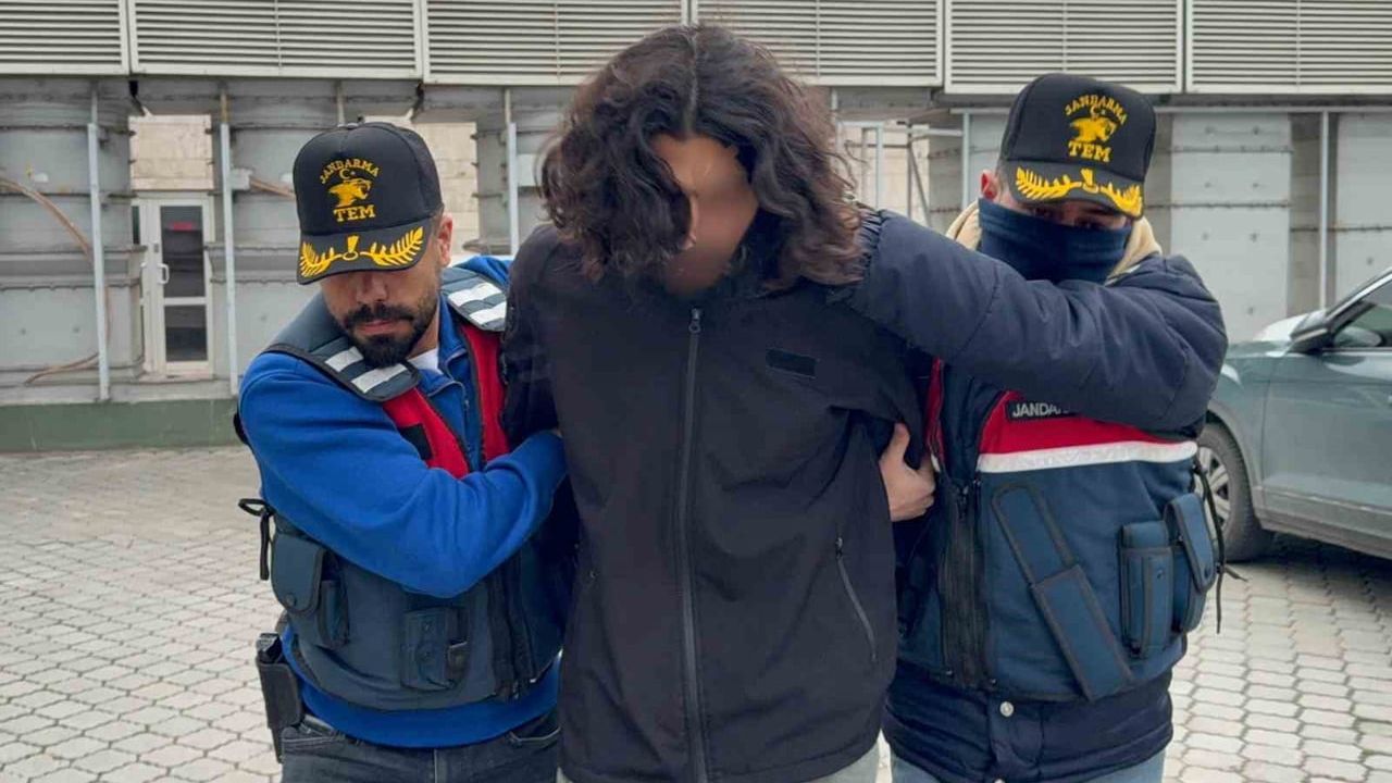 Samsun'da DEAŞ Operasyonu: Suriyeli Şüpheli "Silahlı Terör Örgütüne Üye Olmak" Suçlamasıyla Tutuklandı