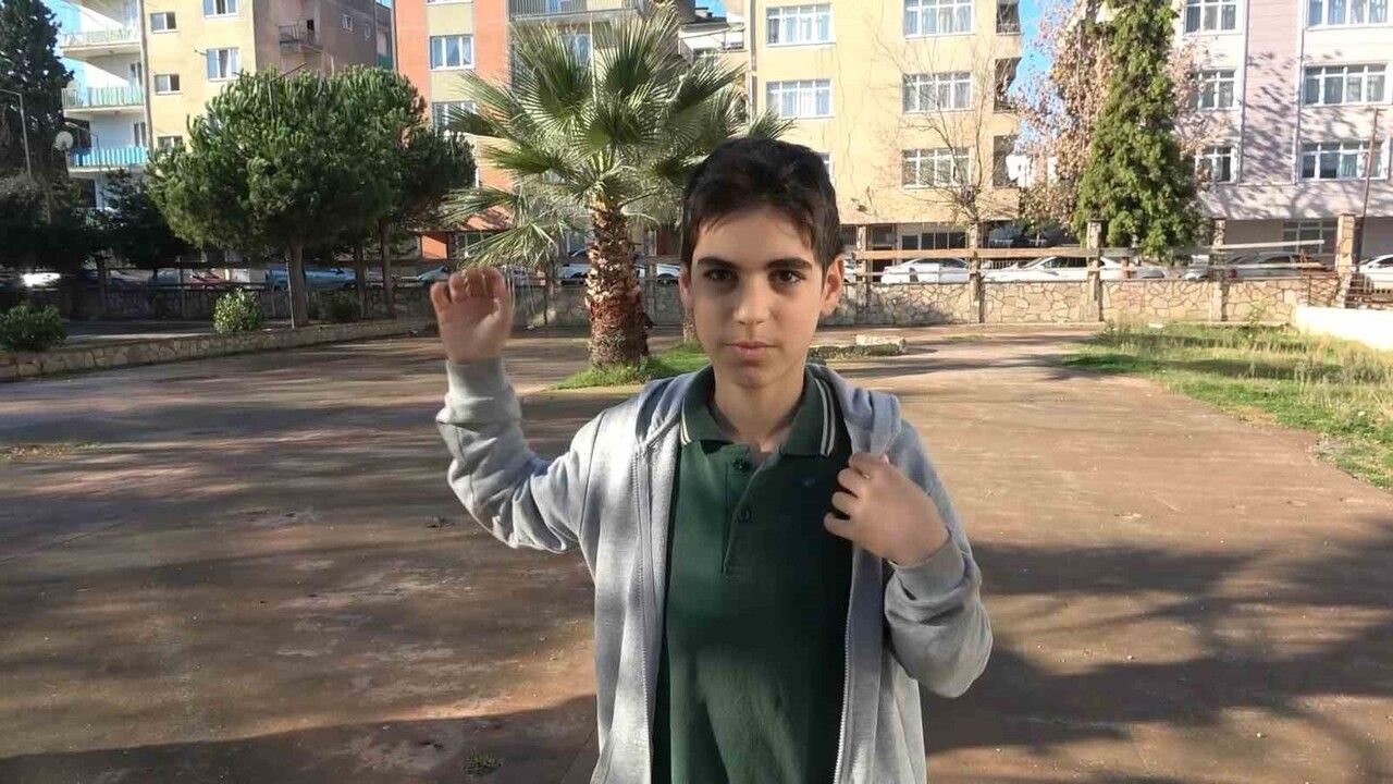 Samsun'da Köpek Isırığına Uğrayan 11 Yaşındaki Yunus, Enfeksiyonu Yenip Kolunu Kullanır Hale Geldi