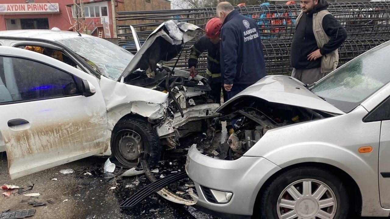 Samsun'da üç aracın karıştığı zincirleme kaza: 6 kişi yaralandı