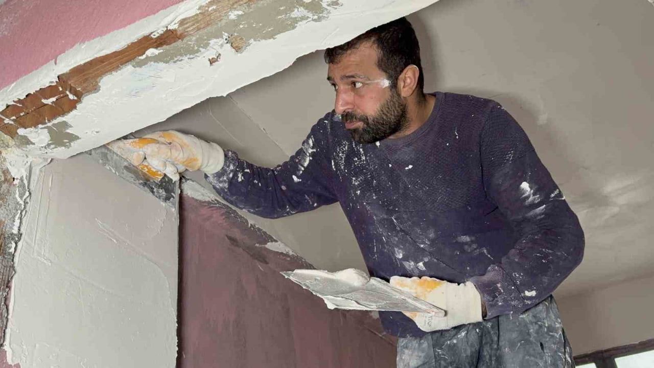 Samsun'da Yangında Kullanılamaz Hale Gelen Ev İmece Usulü Onarılıyor