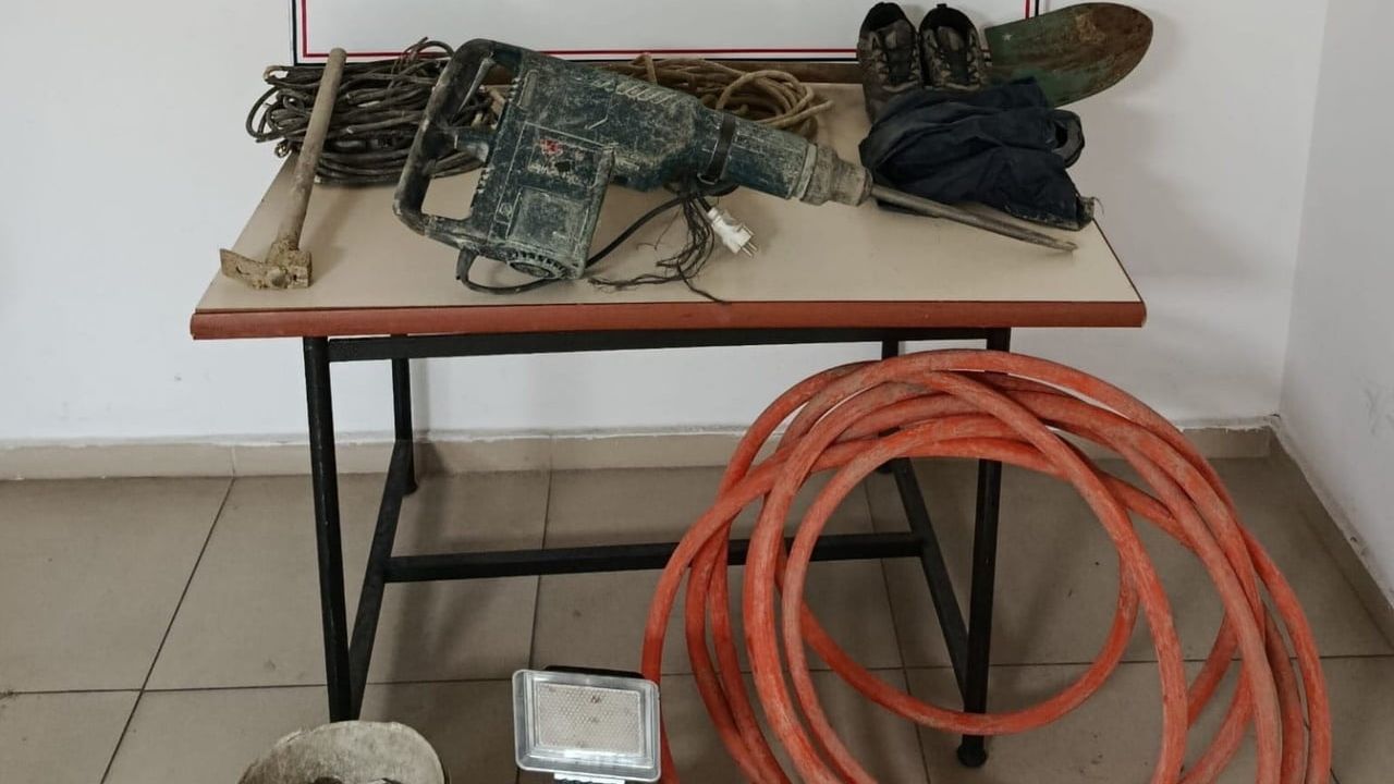 Samsun Kavak'ta izinsiz kazı: 3 kişi jandarmaya suçüstü yakalandı