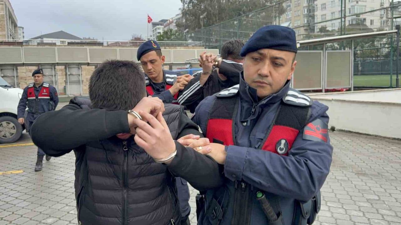 Samsun Tekkeköy'de araçta 1.400 sentetik ecza ele geçirildi; 2 kişi gözaltına alındı