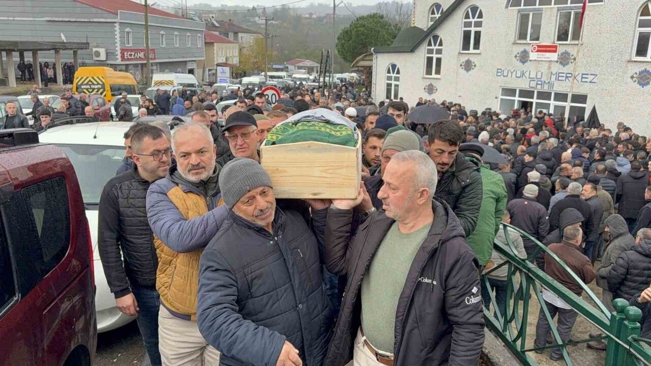 Samsun Tekkeköy'de silaj makinesine kaptırılan 10 yaşındaki Miraç Köse toprağa verildi