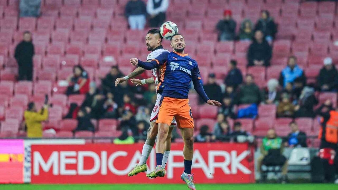 Samsunspor 0-0 RAMS Başakşehir (İlk Yarı): Golsüz, Yakın Fırsatlarla Geçen İlk 45