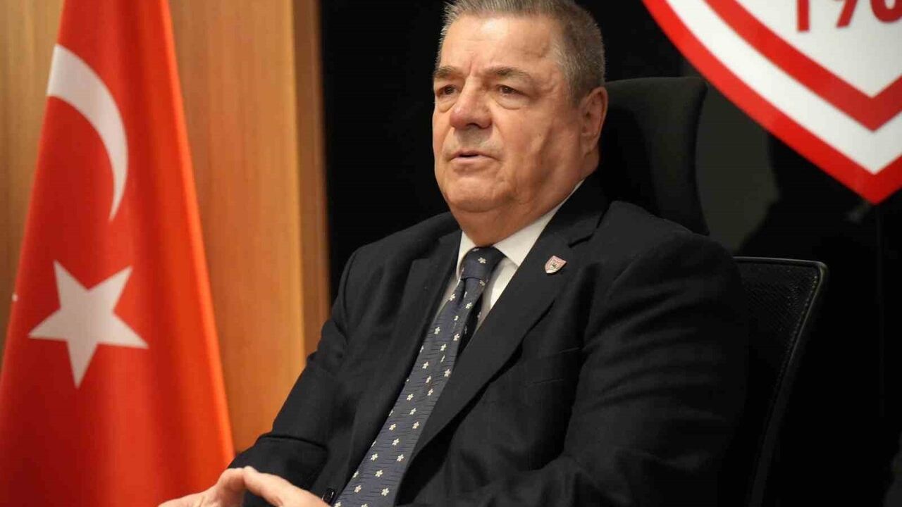 Samsunspor yönetimi taraftar protestolarına tepki gösterdi: Veysel Bilen'den 'Makyajlı Samsunlular' eleştirisi