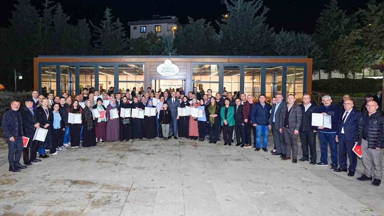 Sancaktepe'de 83 hak sahibine tapu teslimi: Belediye 6.kez dağıtım yaptı