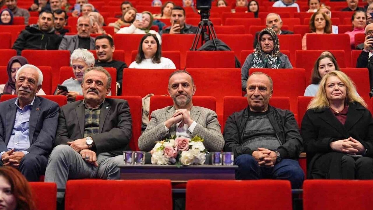 Sancaktepe’de Âşıklar Şöleniyle Âşıklık Geleneği Geleceğe Taşınıyor