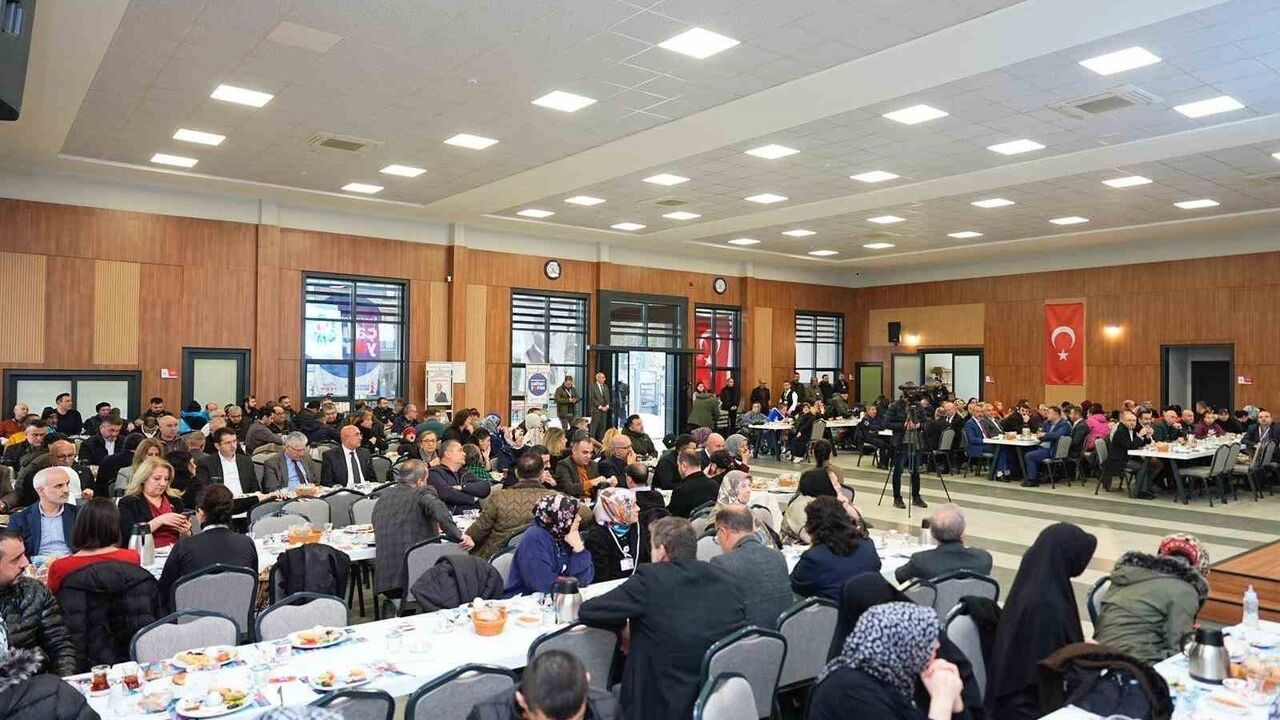 Sancaktepe’de Dünya Engelliler Günü’nde anlamlı buluşma: Başkan Yeğin EDEV hizmetlerini anlattı