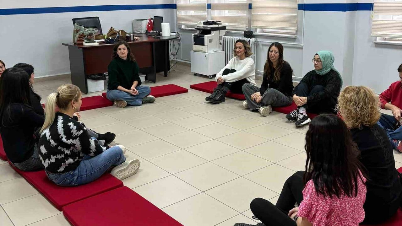 Sanem Yeles Akpınar, Eskişehir'de velilere 'Buluşma Noktası: İletişim' atölyesi verdi