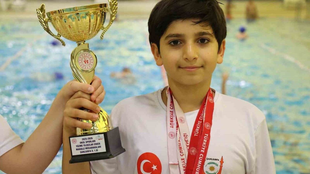 Şanlıurfa Büyükşehir Belediyesi'nin Yüzücüleri Okul Sporları’nda 1 Kupa ve 48 Madalya Kazandı