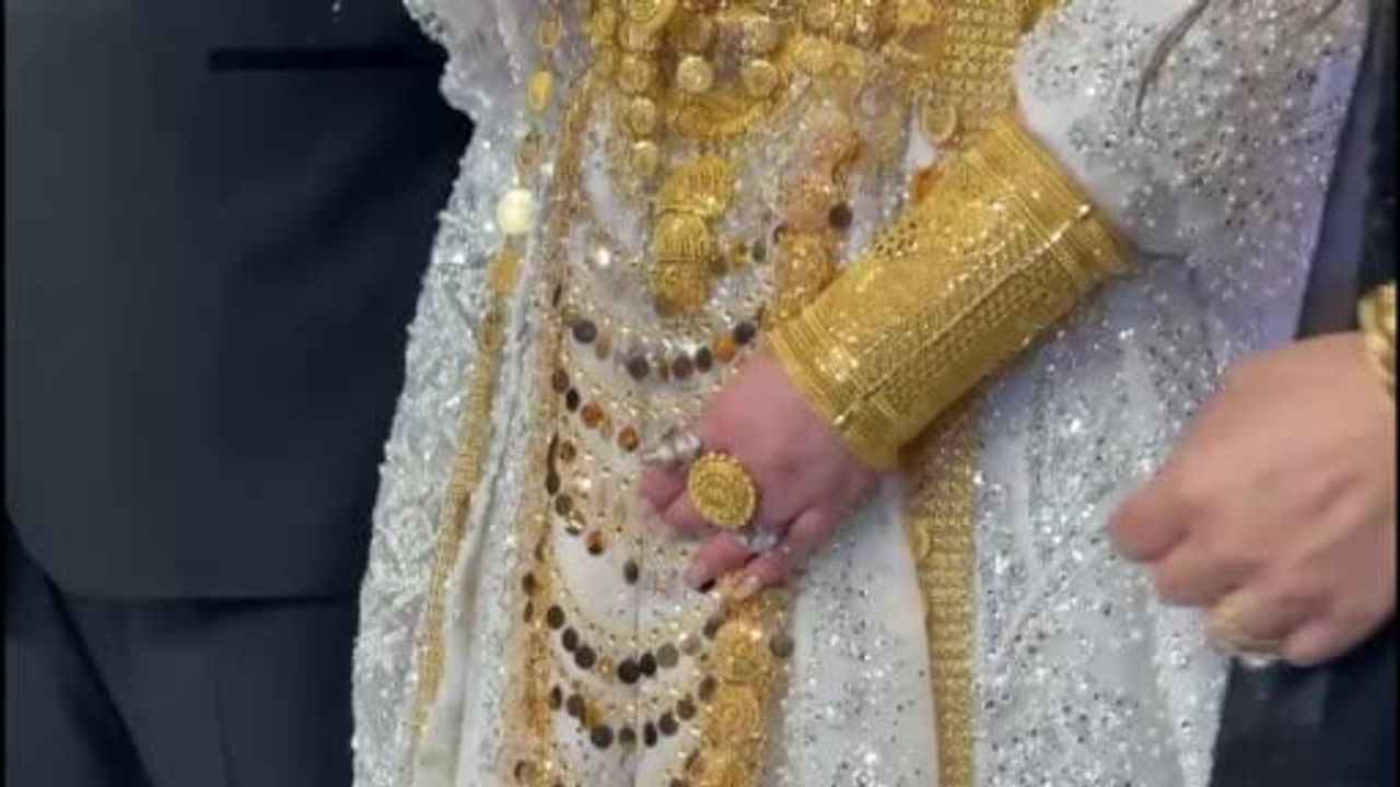 Şanlıurfa'da aşiret düğünü: Geline kilolarca altın takıldı