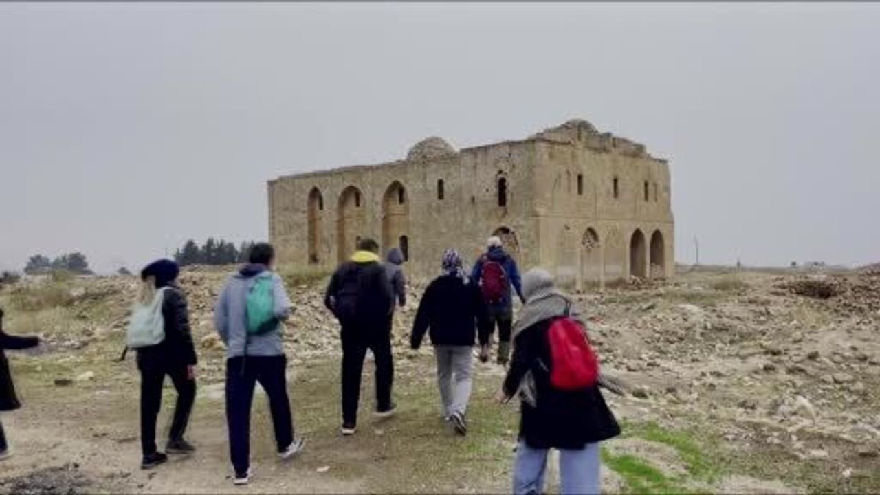 Şanlıurfa’da doğa yürüyüşçüleri Germuş Kilisesi için farkındalık yürüyüşü düzenledi