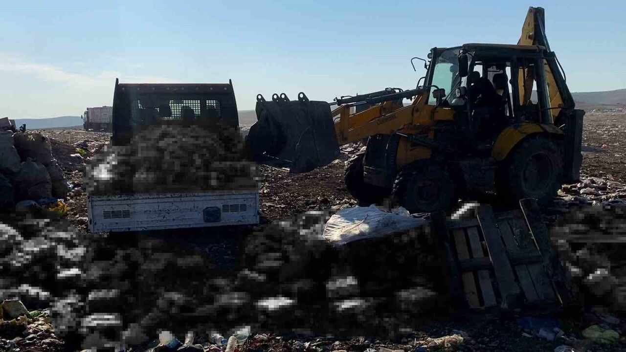 Şanlıurfa'da Eyyübiye Zabıtası, Kadıkendi'de 8 bin şişe son kullanma tarihi geçmiş meşrubat ele geçirdi