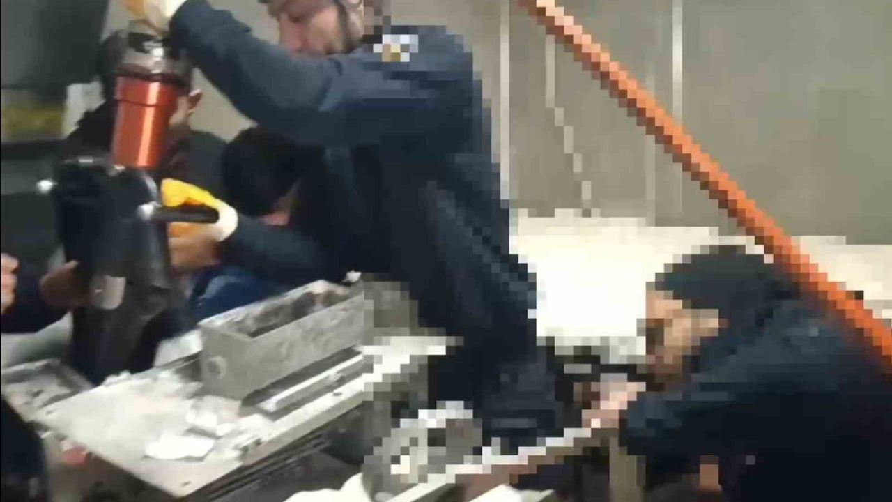 Şanlıurfa'da Hamur Makinesine Sıkışan 13 Yaşındaki Çocuk İtfaiye Tarafından Kurtarıldı