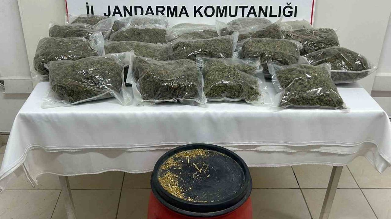 Şanlıurfa'da jandarma operasyonunda 21 kilo uyuşturucu ele geçirildi