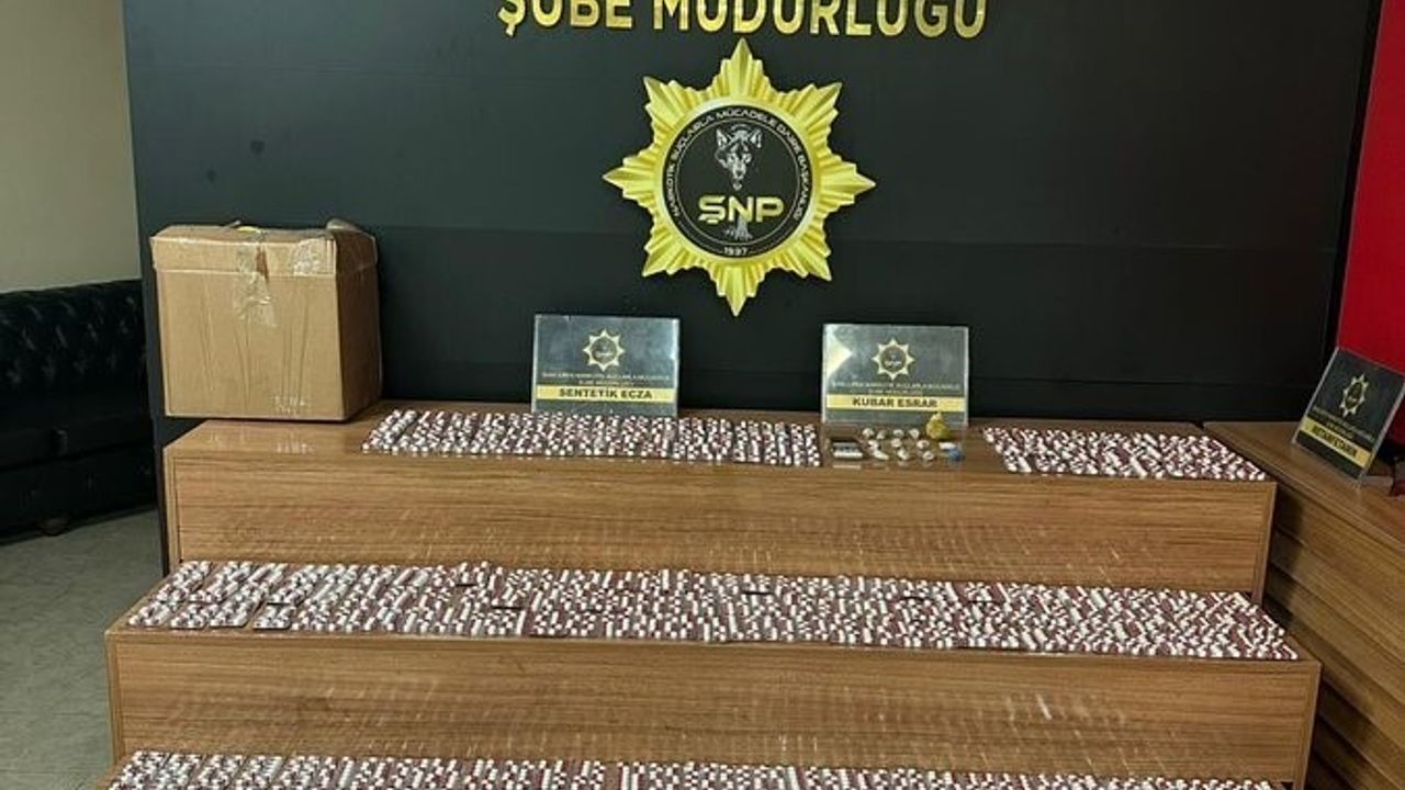 Şanlıurfa'da uyuşturucu operasyonu: 3 gözaltı, 5 bin 54 sentetik hap ele geçirildi