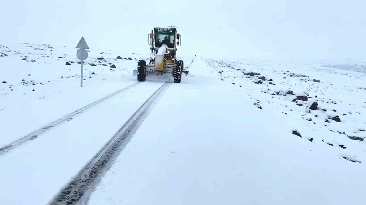 Şanlıurfa'da yoğun kar: bazı karayolları kapandı, kış lastiği zorunluluğu getirildi