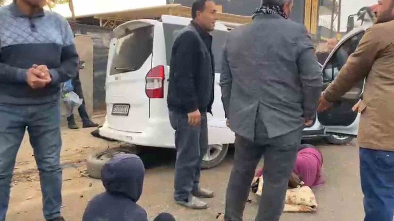 Şanlıurfa Suruç’ta kamyonet ile hafif ticari araç çarpıştı: 2’si çocuk 4 yaralı