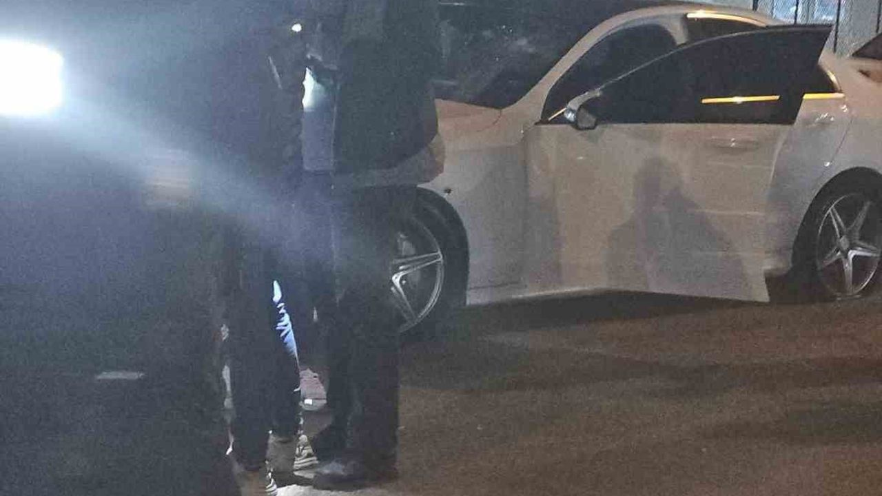 Şanlıurfa Viranşehir'de Seyir Halindeki Otomobile Silahlı Saldırı: 1 Yaralı