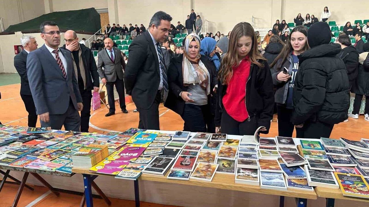 Sarıgöl 1. Kitap Günleri'ne Yoğun İlgi: 15-18 Aralık'ta Yazarlar ve Okuyucular Buluştu