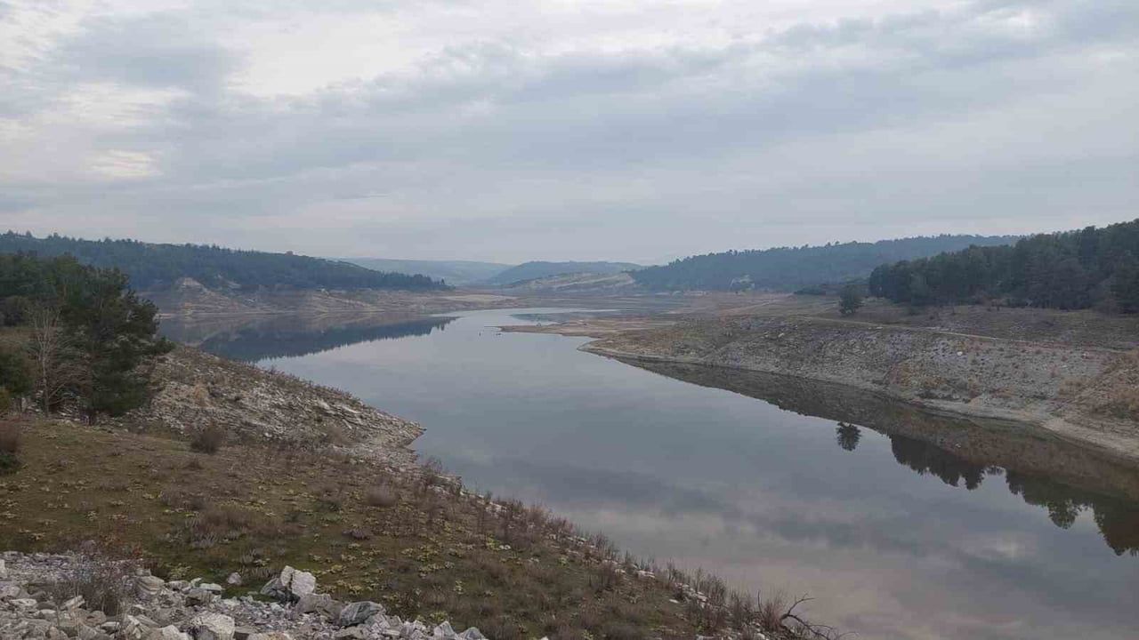 Sarıgöl'de Buldan ve Afşar barajlarında su seviyesi düşüyor — Üreticiler kış yağışlarını bekliyor