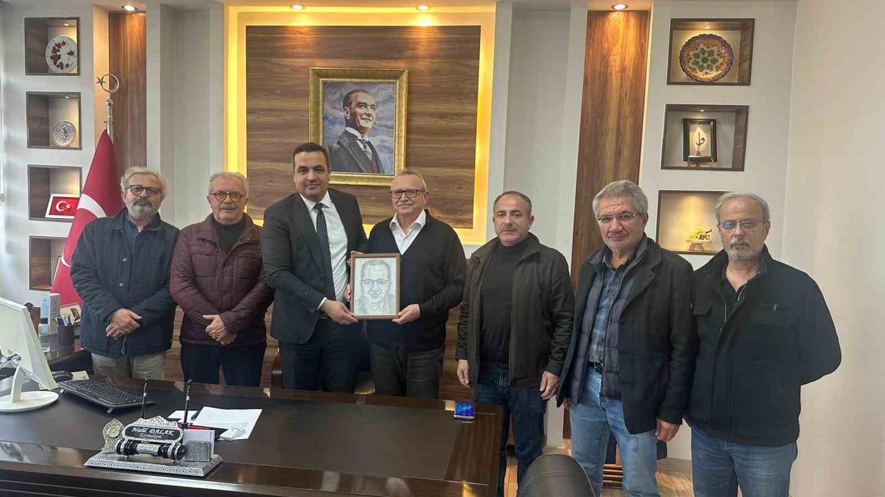 Sarıgöl'de Kaymakam Halil Dalak’a Takdim Edilen Kara Kalem Portre, Kültürel Mirası Gündeme Taşıdı