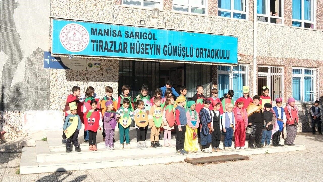 Sarıgöl'de Tırazlar Hüseyin Gümüşlü Ortaokulu'nda Yerli Malı Haftası Etkinlikleri