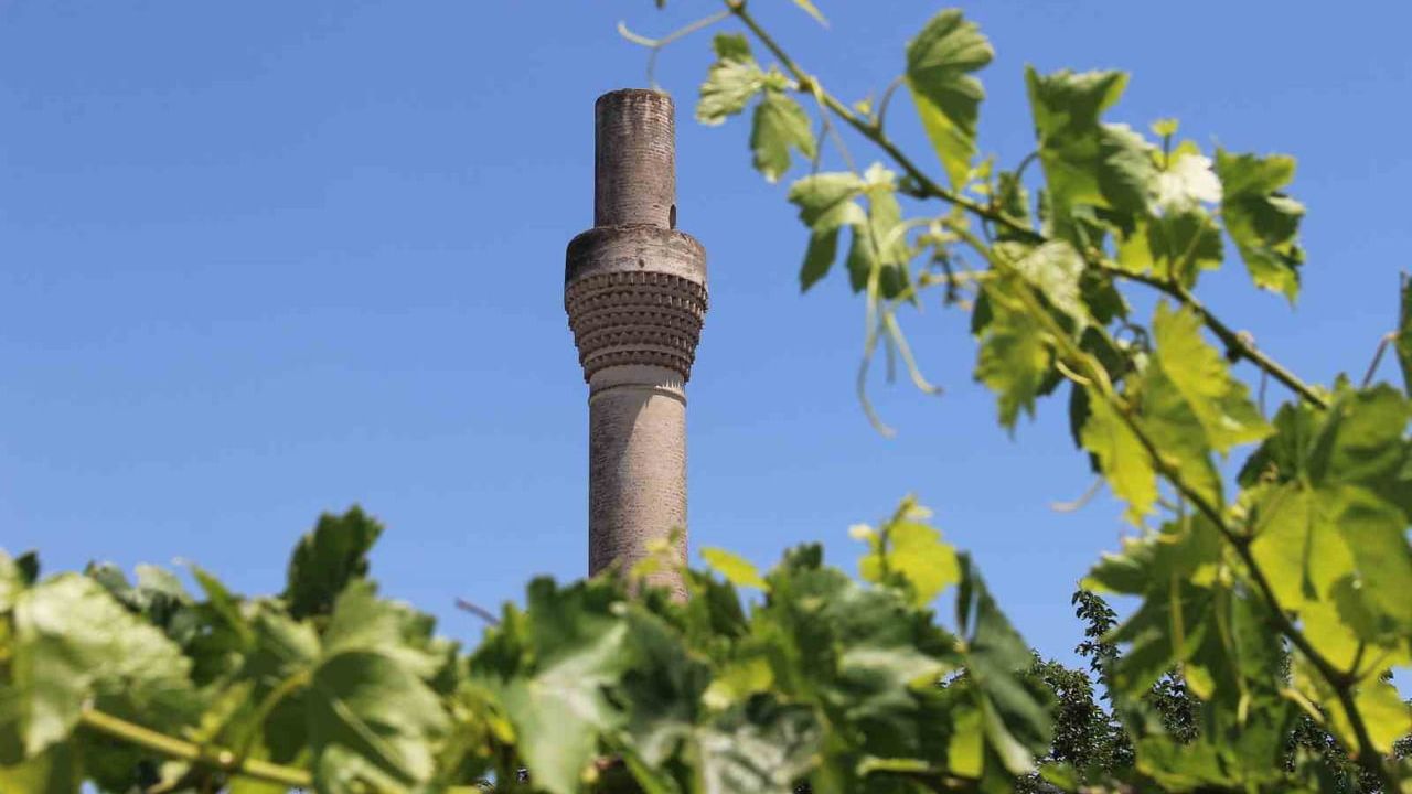 Sarıgöl’deki 'Kırık Minare' iki asırlık mirasını koruma çağrılarıyla gündemde