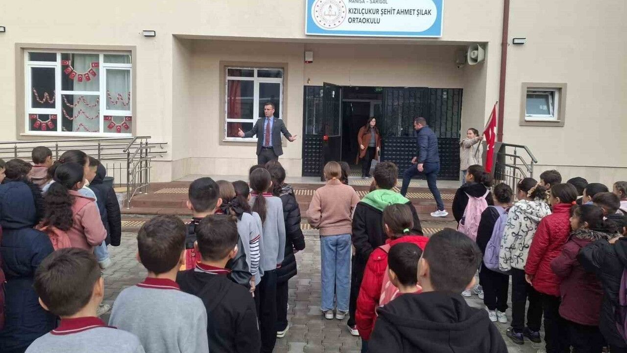 Sarıgöl İlçe Milli Eğitim Müdürü Cezmi Yıldırak Kızılçukur Şehit Ahmet Şılak Ortaokulunu Ziyaret Etti