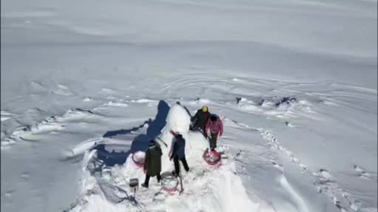 Sarıkamış'ın 'Beyaz Dramı' 111. Yılında Kardan Heykellerle Anılıyor