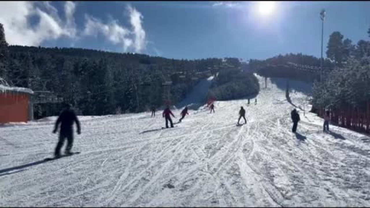 Sarıkamış Kayak Merkezi'nde Aralık Sonu Yoğunluğu: Pistlerde 80 cm Kar ve Yüzde 90 Otel Doluluğu