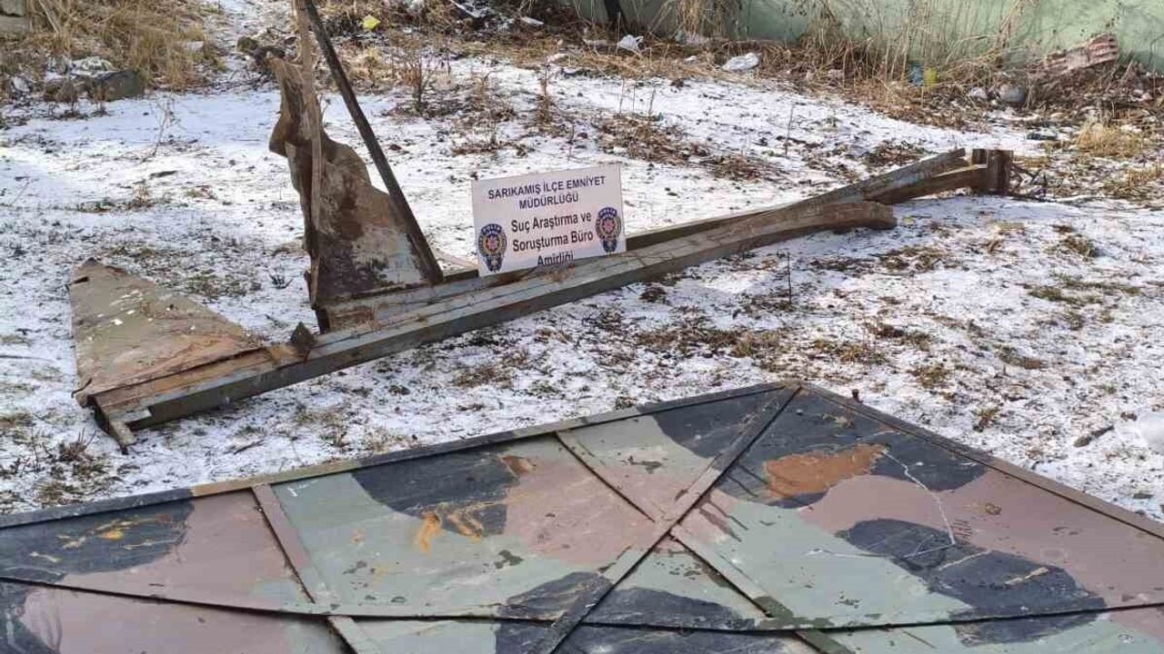 Sarıkamış’ta askeriyeden hurda malzeme çalan 2 kişi yakalandı, tutuklandı
