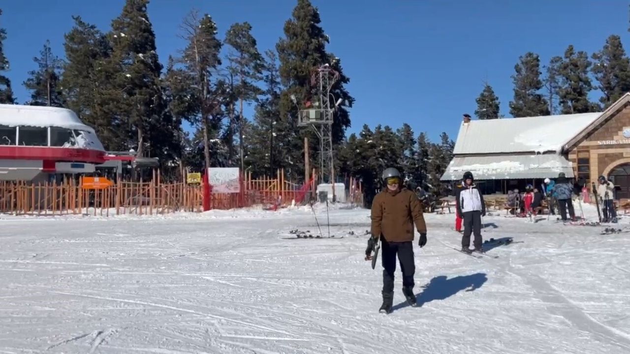 Sarıkamış'ta kayak sezonu başladı: Pistlerde kar kalınlığı yer yer 60 cm