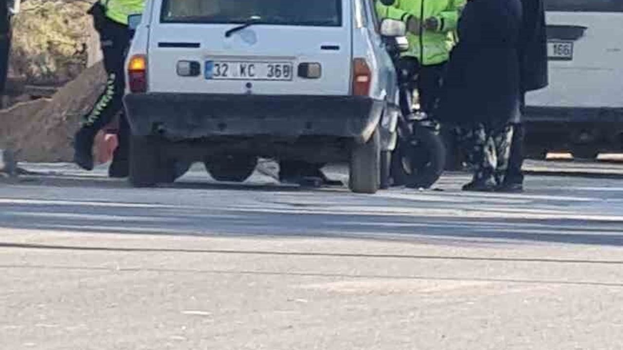 Şarkikaraağaç'ta elektrikli bisiklet ile otomobil çarpıştı: 2 yaralı