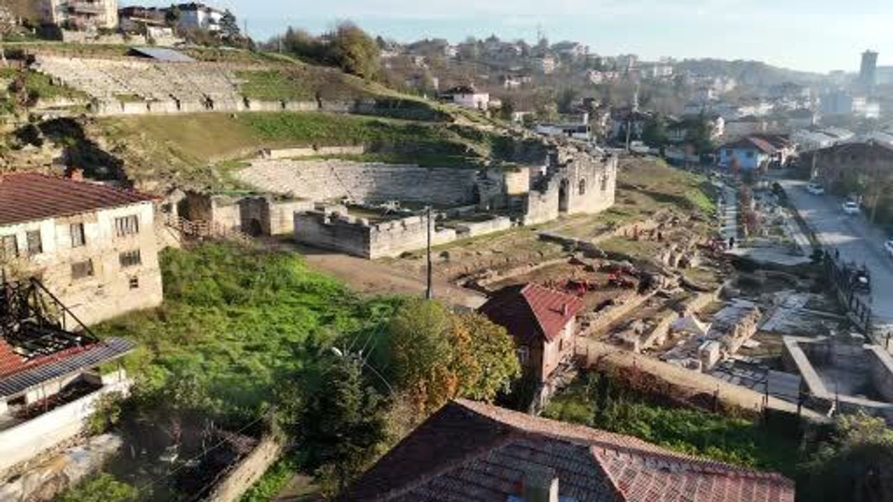 SASAD Başkanı Osman Okyay Konuralp Antik Tiyatro'yu İnceledi: Düzce'nin Restorasyon ve Destinasyon Planı