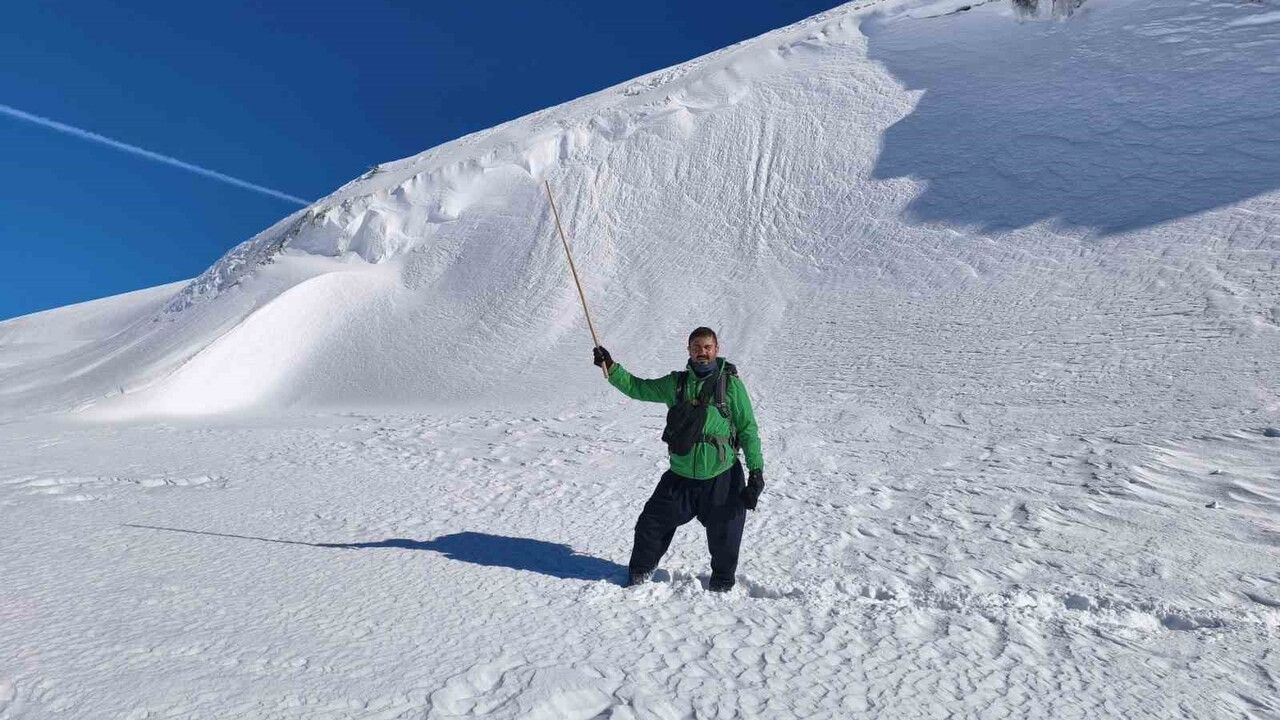 Sason’da doğaseverler Harrut Yaylası’na karlı parkurda 4 saatlik tırmanış gerçekleştirdi