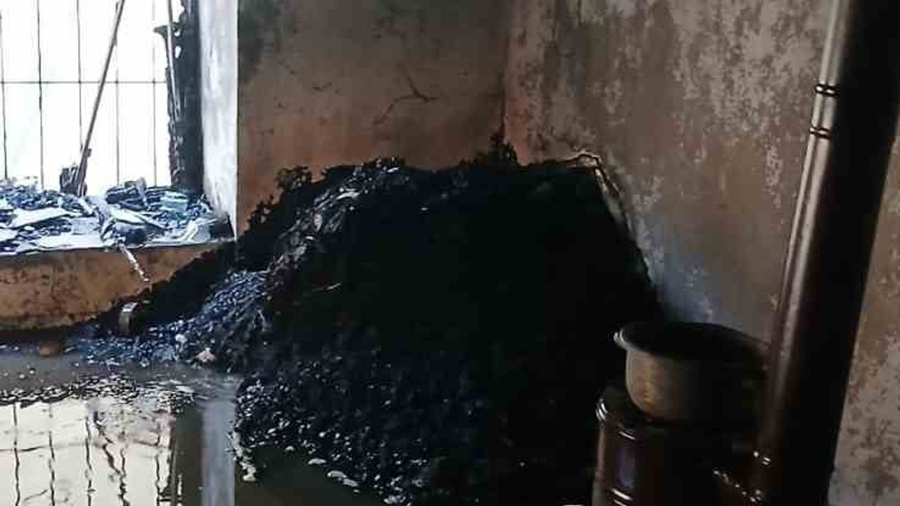 Sason’da sobadan sıçrayan kıvılcımlar evi kullanılamaz hale getirdi