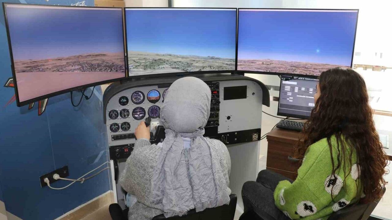 SBTÜ'de Cessna 172 simülatörüyle uygulamalı uçuş eğitimi: Öğrenciler sektöre hazır