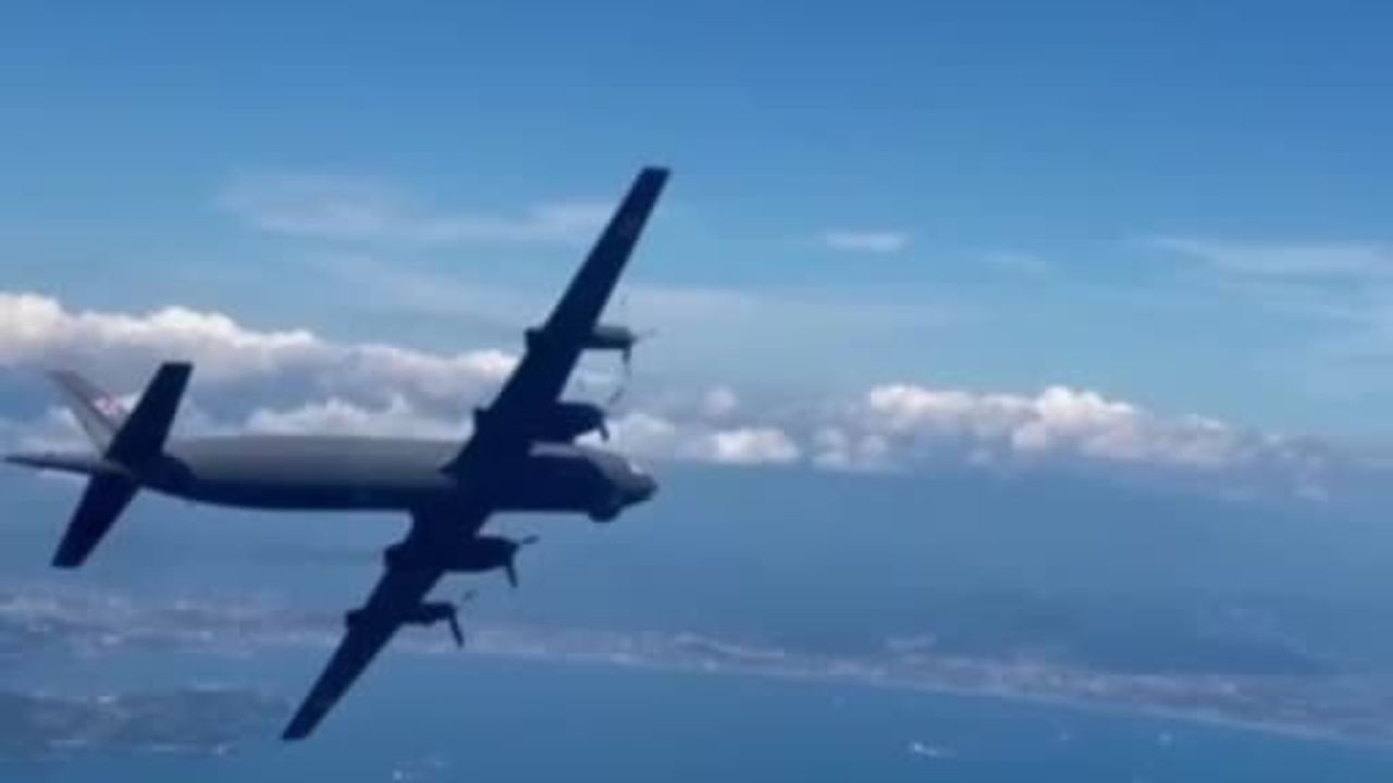 SBU, Novorossiysk saldırısı öncesi Rus Il-38 devriye uçağının dronla vurulduğu anları paylaştı